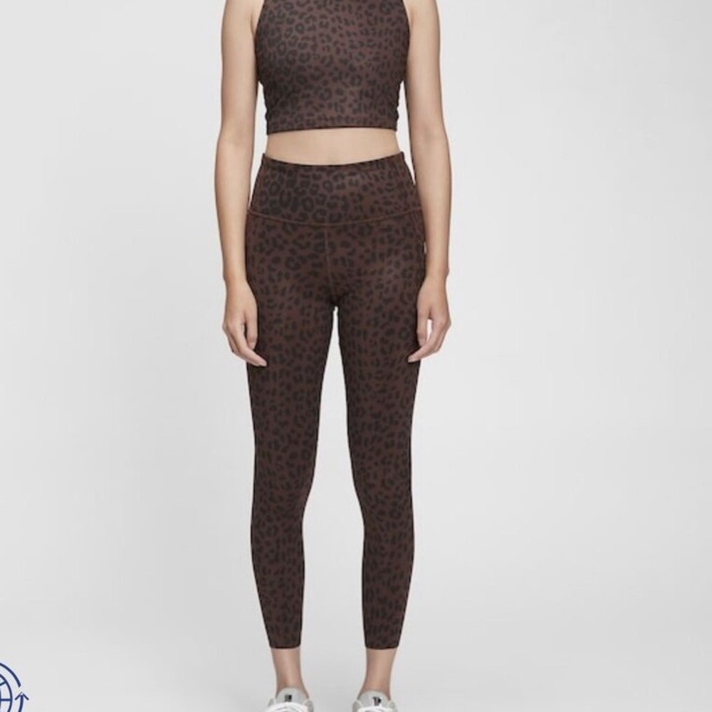 $89 Like new!  Gap fit Recycled Power high Rise 7/8 leggings Small